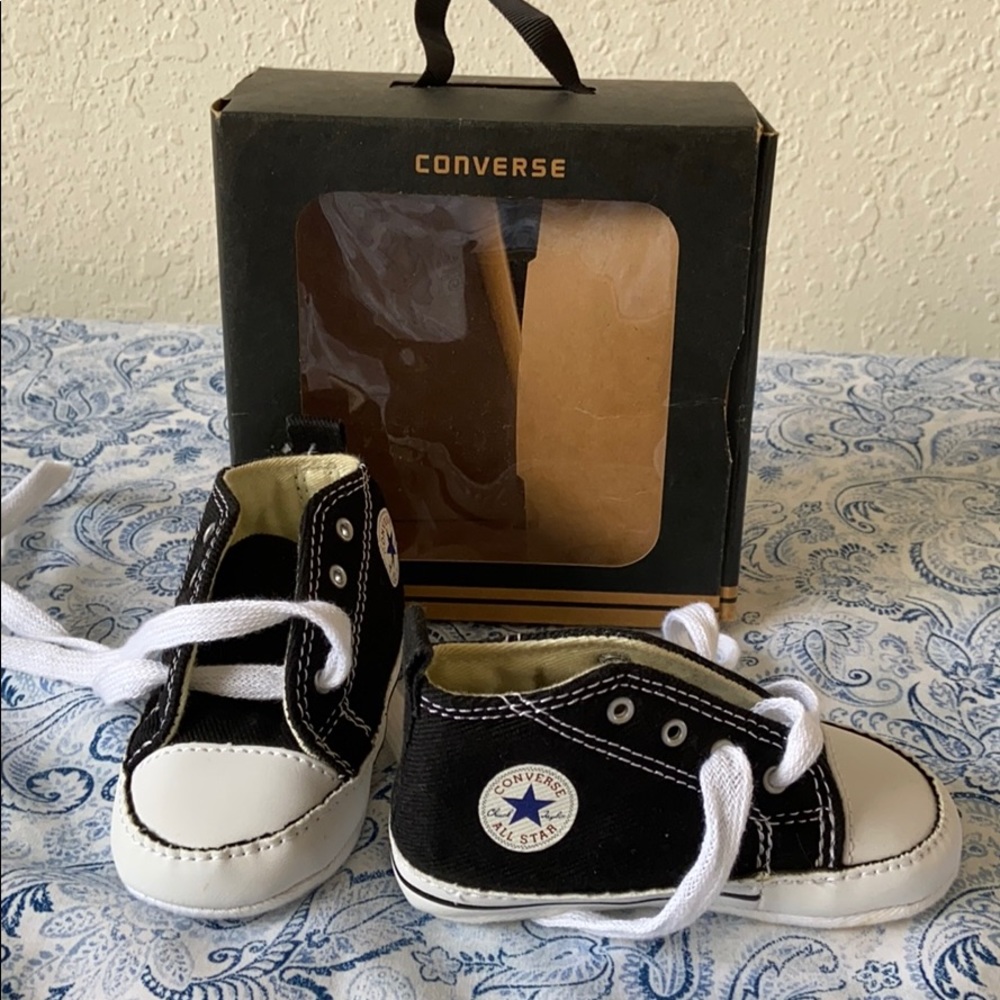 NWT Converse shoes, black and white , size 4 youth